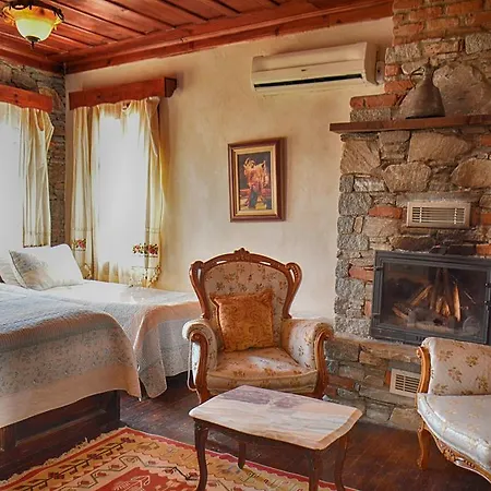 Kirkinca Hotel 2*